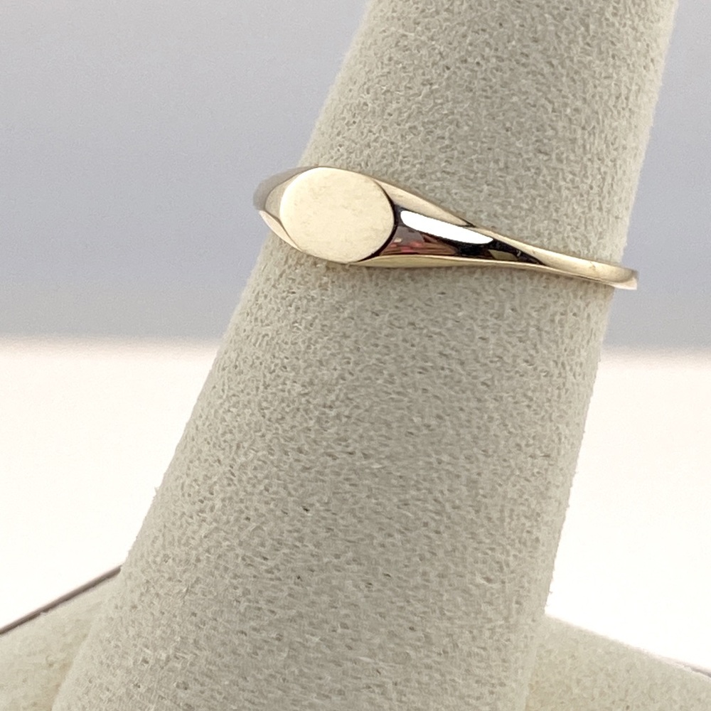 Solid 10k Gold insignia ring Size 7